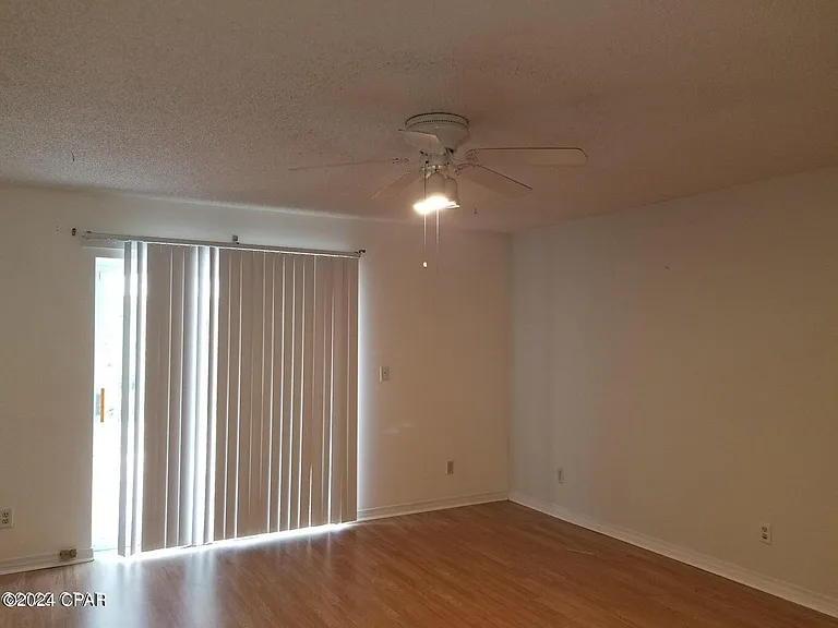 202 Castile Cir — Photo 13