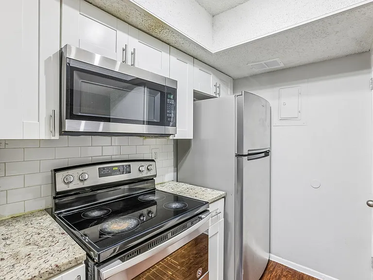Lamar Place Apartments — Photo 79