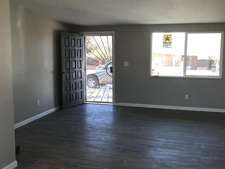 3731 E Nebraska Stra — Photo 3