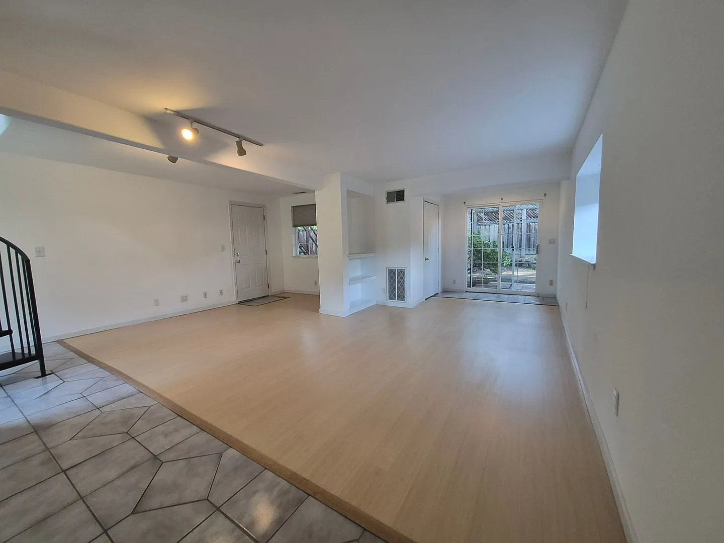 Updated 2 BR | 1 BA Menlo Park Home with Spacious Living Room and Backyard — Photo 3