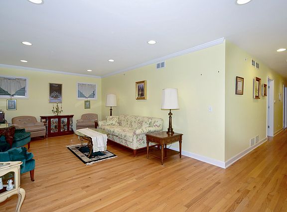 4th image of 2738 N 74th Ct #1