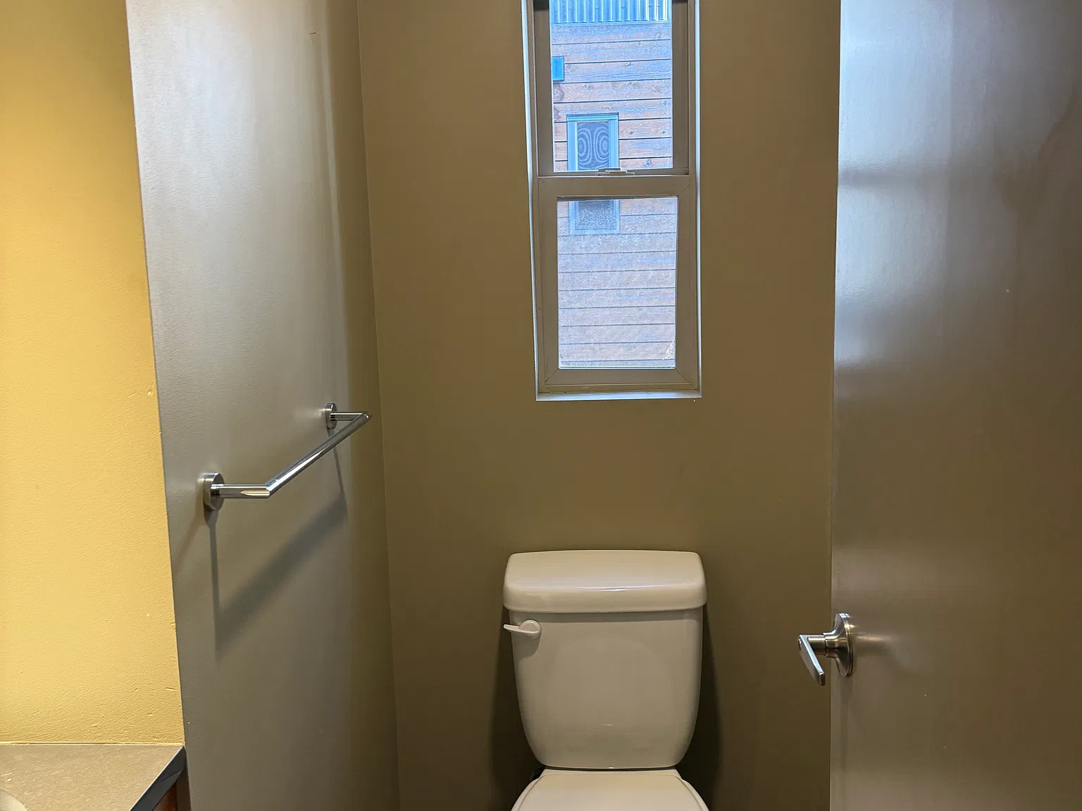 3 bed, 2.5 bath, 1456 sqft, $3,150 — Photo 4