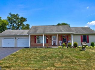 28 Countryside Ln, Marietta, PA 17547