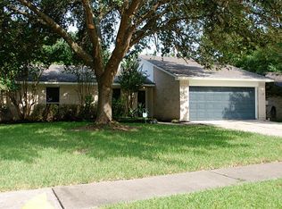 479 Seacliff Dr, Webster, TX 77598