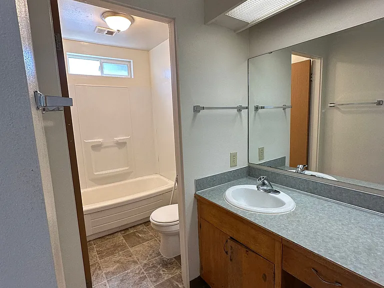 170 Owens St S #209 — Photo 3