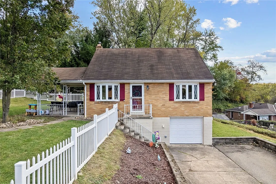 102 Blaze Dr photo 1