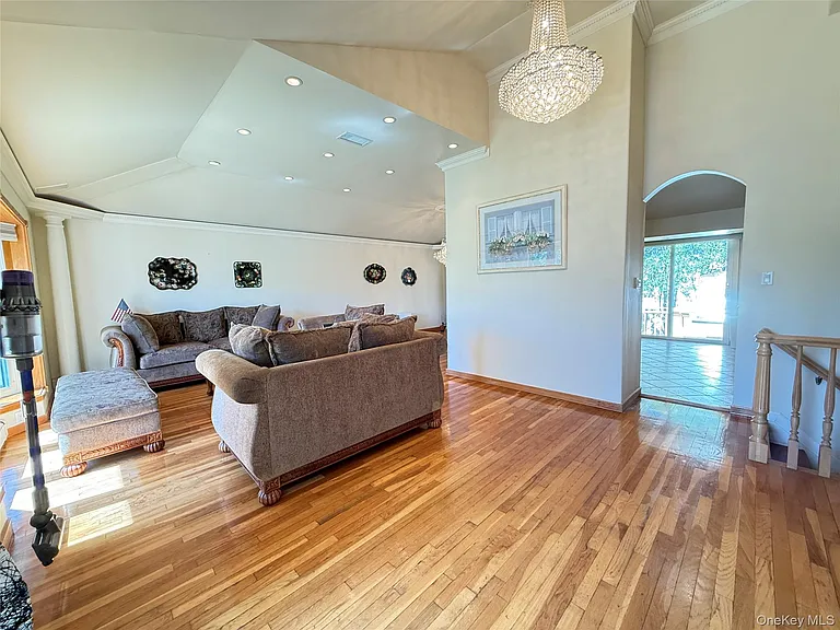 14 Millpond St — Photo 3