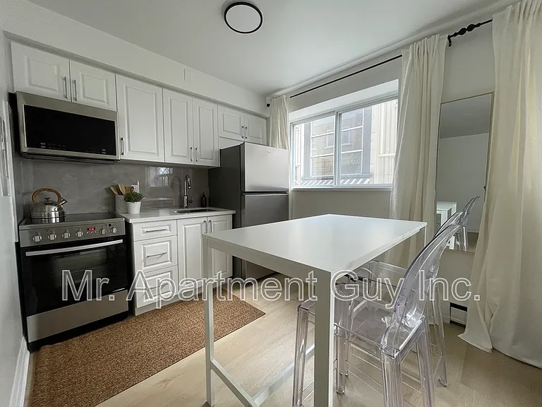 1284 Fennell Ave E #6 — Photo 9