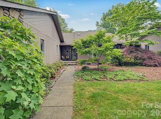 16 Clubside Dr, Asheville, NC 28804