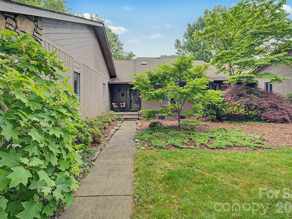 16 Clubside Dr, Asheville, NC 28804