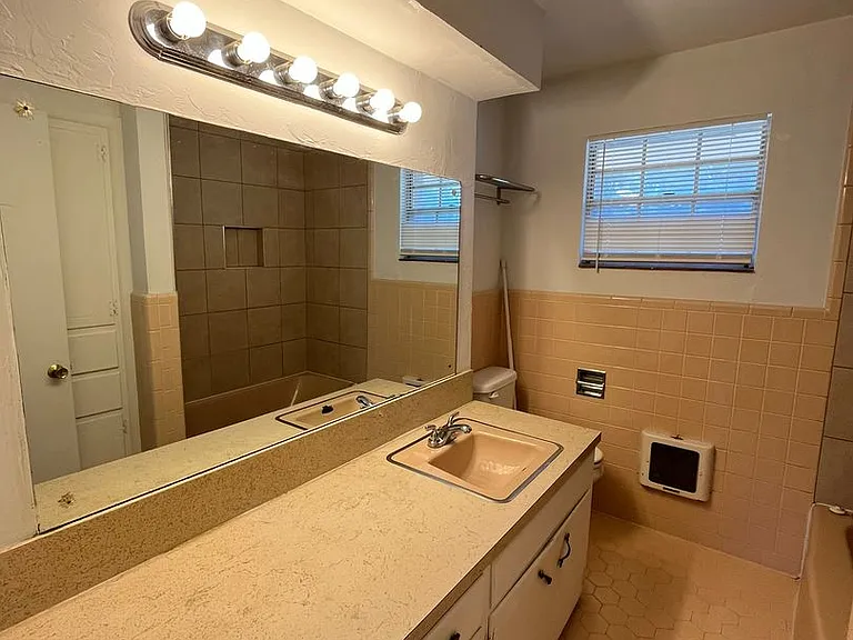 3617 N Drexel — Photo 12