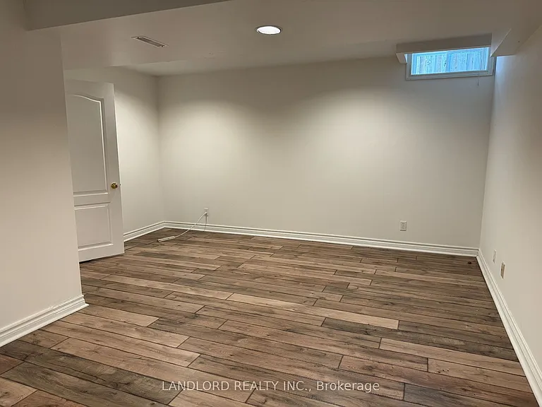 19 Vanessa Rd — Photo 32