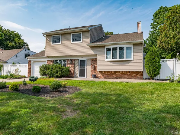 105 Rumford Road, Kings Park, NY 11754
