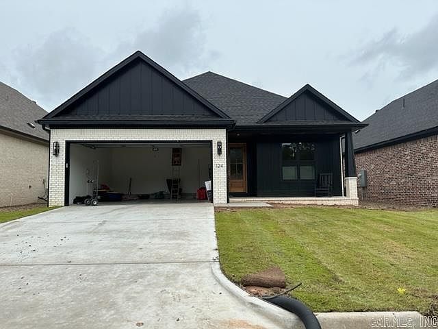 1st image of 124 Woodlands Park Dr