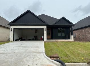 124 Woodlands Park Dr, Little Rock, AR 72211