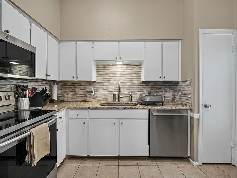10401 High Hollows Dr #201 — Photo 11