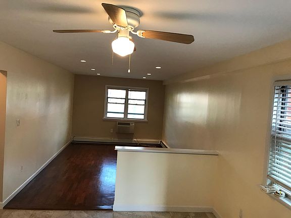 5th image of 15416 Locke Ave #1