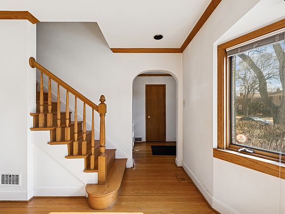 2nd image of 4928 Fairview Ln