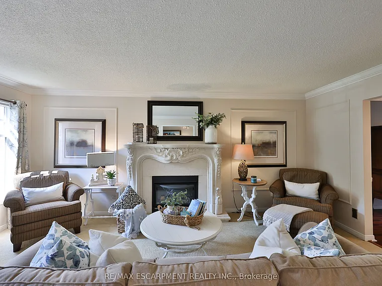 3555 Kingbird Ct — Photo 6