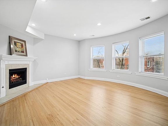2nd image of 7411 N Hoyne Ave APT 3