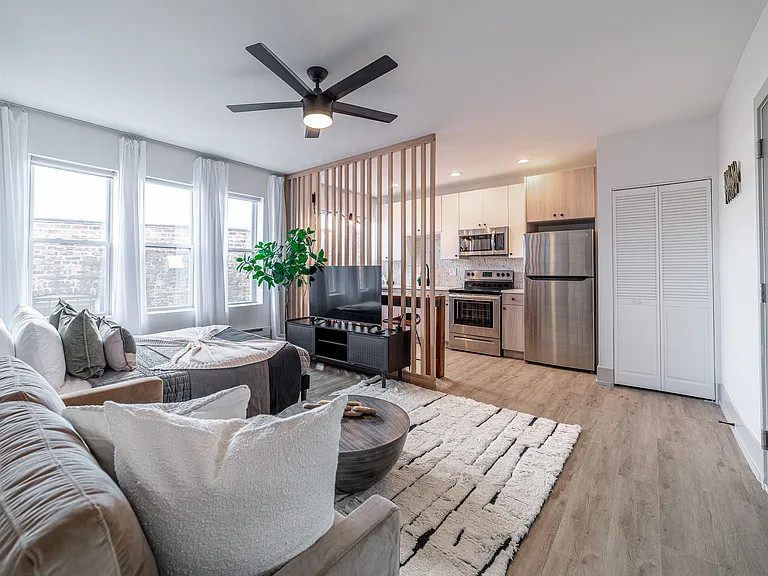 3546 N Southport Ave #204 — Photo 9