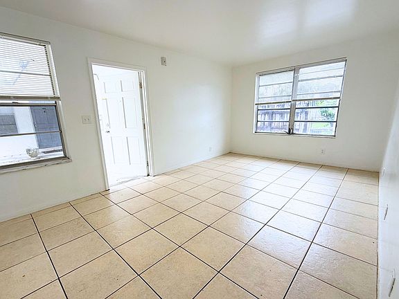 4th image of 1118 N 15th Ave #11322026