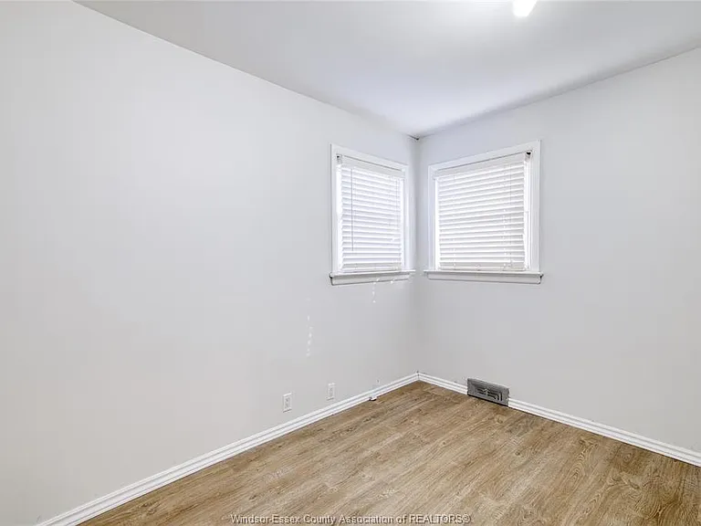 3858 Hillcrest Blvd — Photo 8