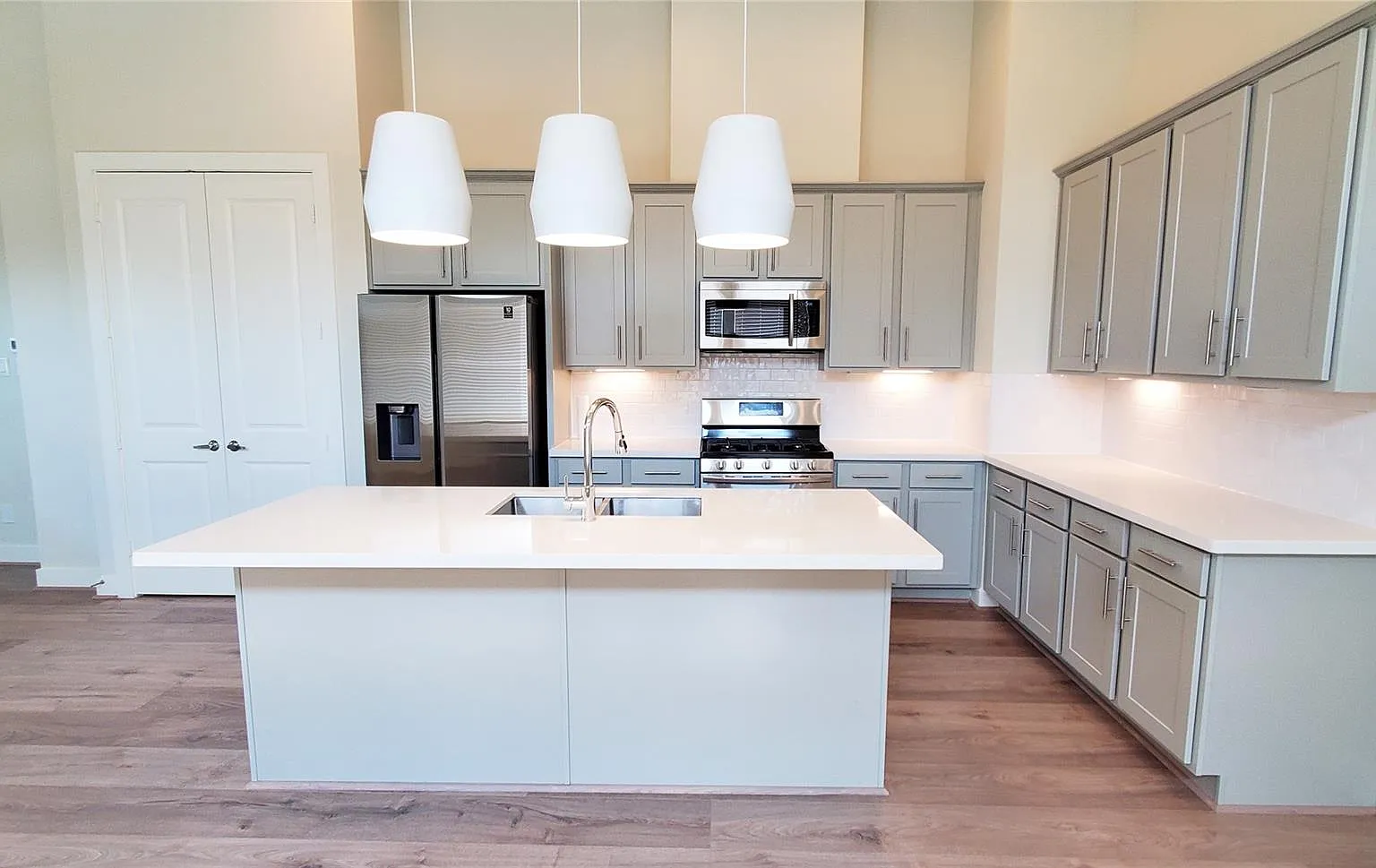 3 bed, 2.5 bath, 1562 sqft, $2,550 — Photo 4