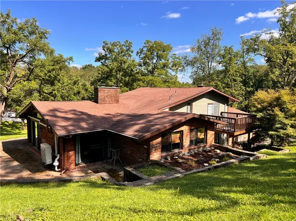 306 Black Walnut Dr, Greensburg, PA 15601