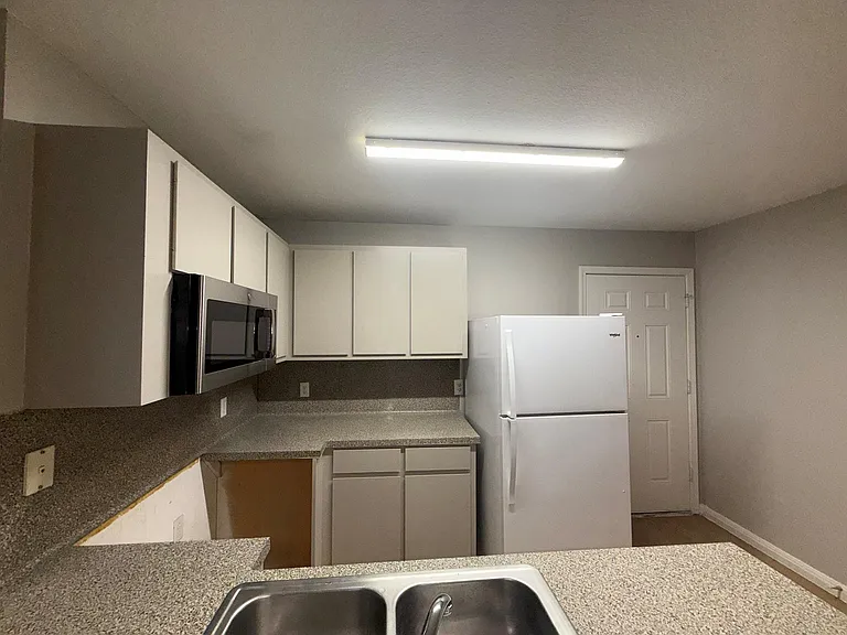 2906 Kestrel Dr #B — Photo 8