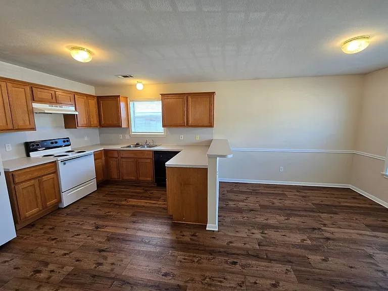 1704 Rock Hollow Loop — Photo 5