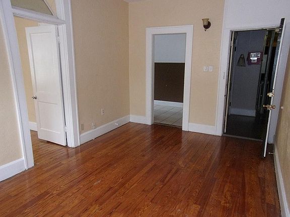 4th image of 205 16th Ave NE APT 4