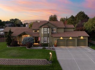 242 Sarah Rd, Kennewick, WA 99338