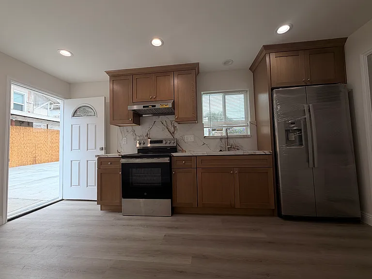 4326 Stillwell Ave — Photo 8