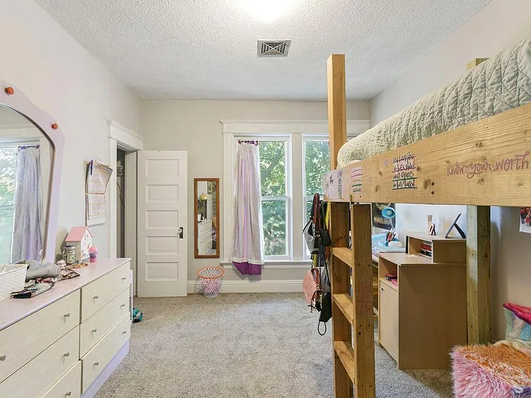 271 Nelson Blvd — Photo 7