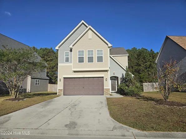 210 Long Pond Dr, Sneads Ferry, NC 28460