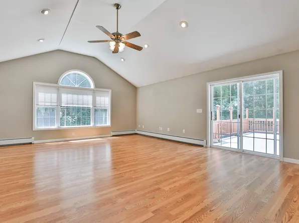 76 Groton Rd, Nashua, NH 03062