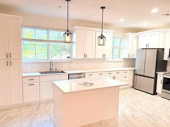 4th image of 521 Bayfront Dr #521