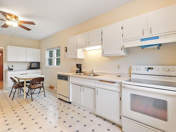 5th image of 238 N 3rd Ave