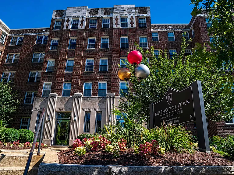 The Metropolitan Apartments — Photo 17