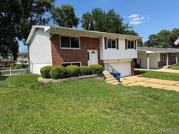 3rd image of 17 Saint Lawrence Dr