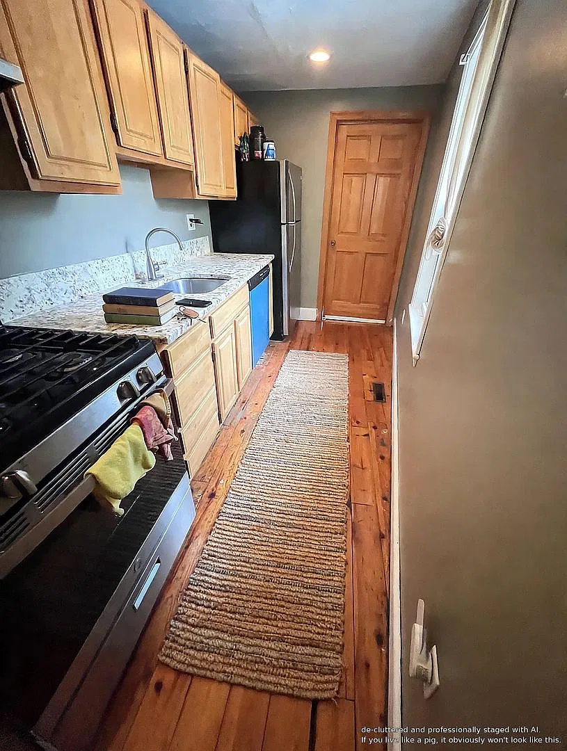 No Fee Xl Apt Perfect For Neu Students! Laundry In Unit! Sunny And Spacious Rooms, Modern Kitchen — Photo 2