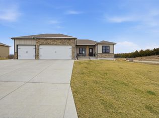 513 Ledgestone Ridge Ct, Manhattan, KS 66503