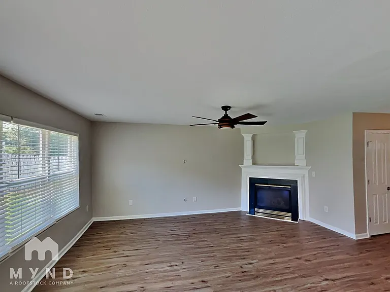 303 Holton Dr — Photo 5