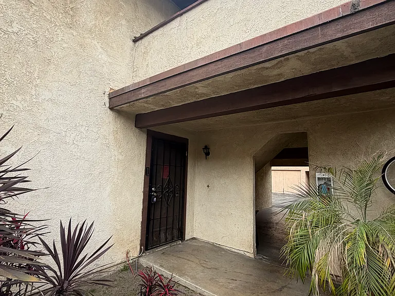 1602 E Fairfield Ct #4 — Photo 2