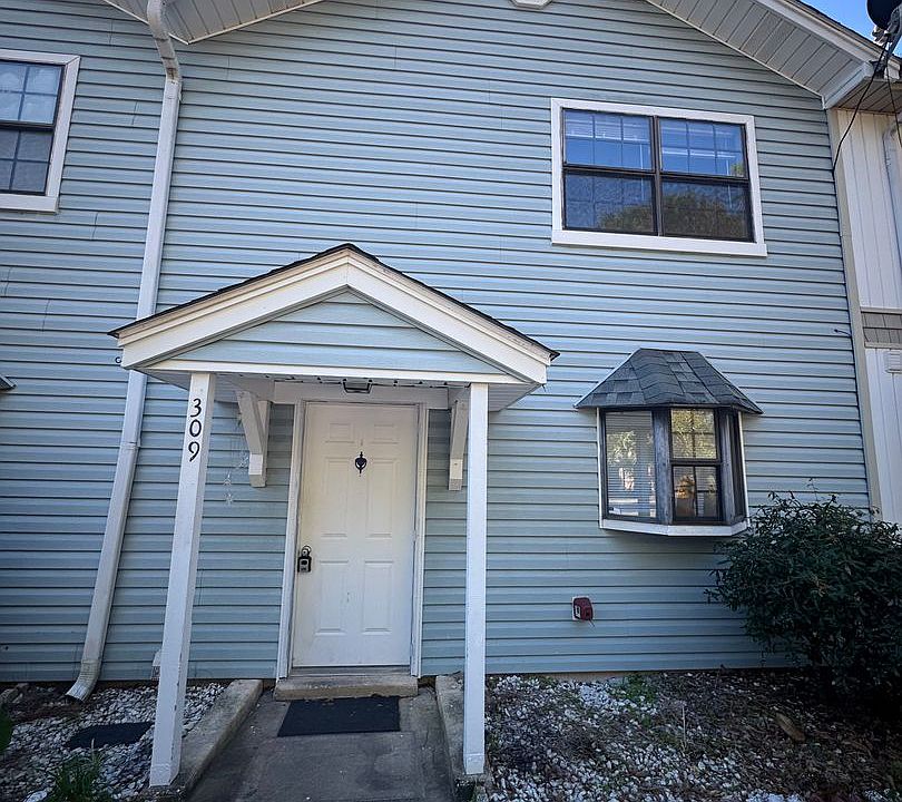 1st image of 309 Oxford Ct
