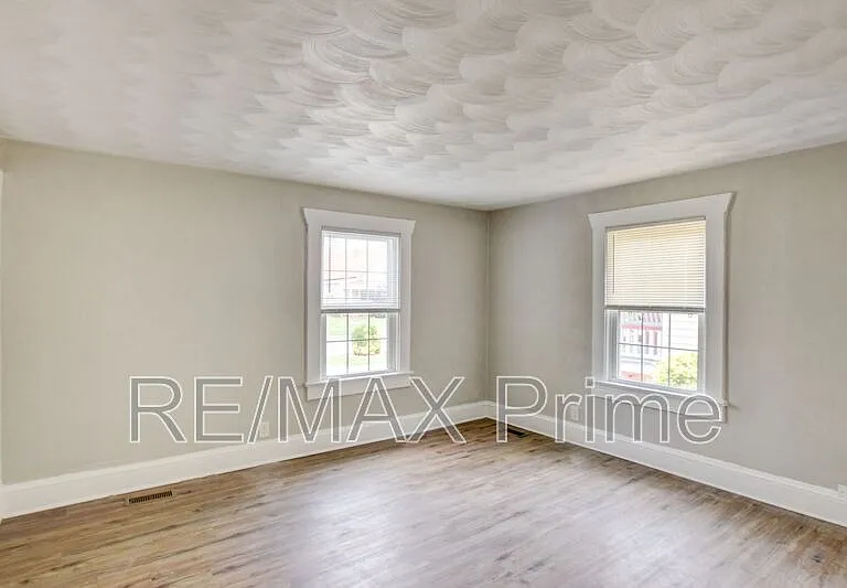 1135 Jackson Ave #1 — Photo 8