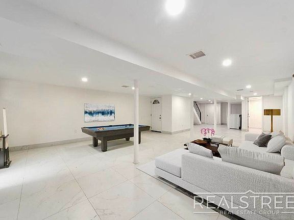 5th image of 310 Linden St APT 1