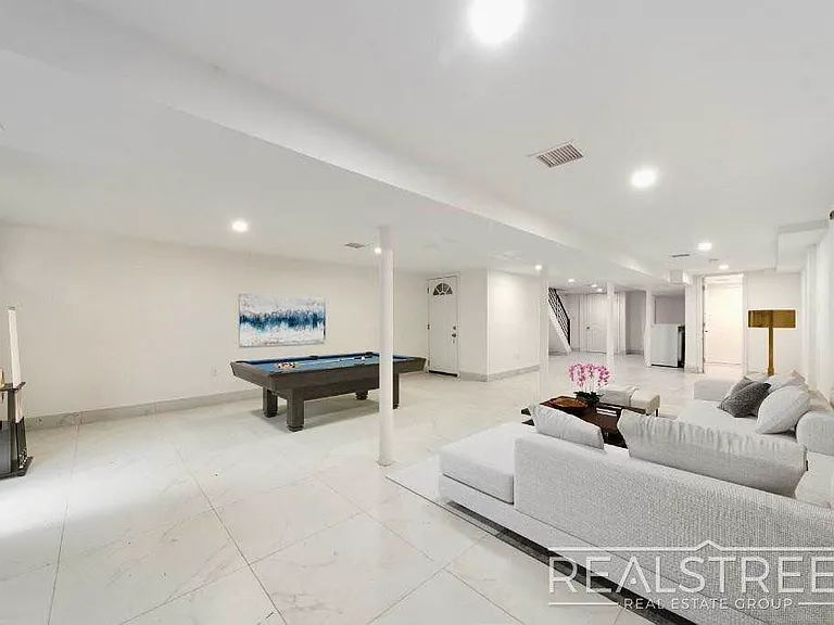310 Linden St #1 — Photo 5