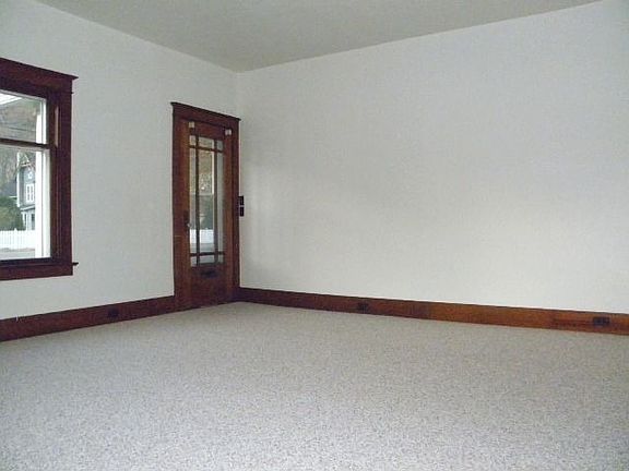 3rd image of 9 West St
